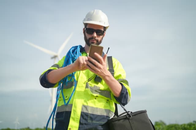 lone worker using health and safety management system